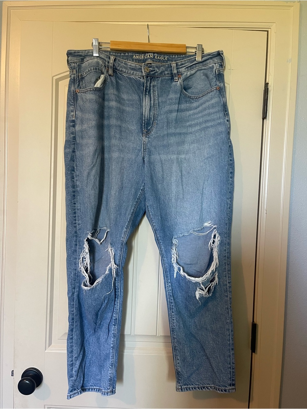 American Eagle Outfitters Light Blue Washed Jeans